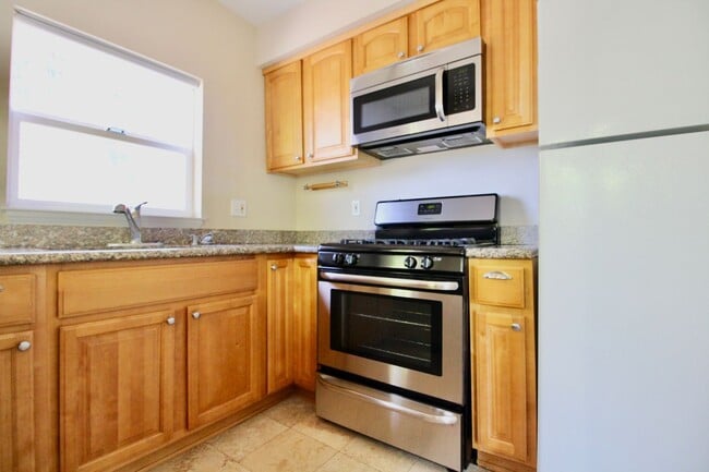 Building Photo - Two story unit w/ spiral staircase blocks ...