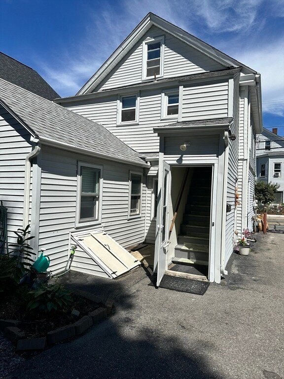 Building Photo - 345 Child St