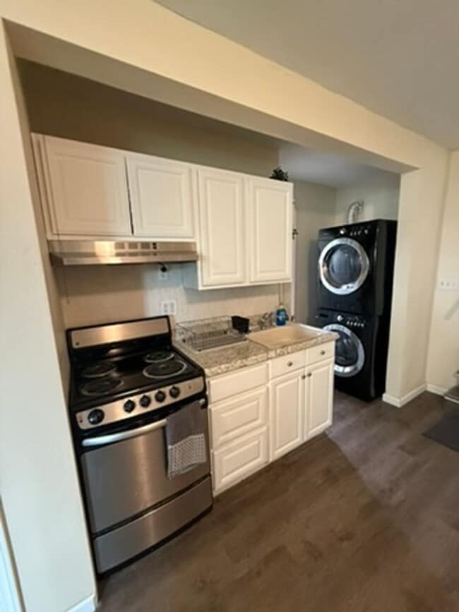 Building Photo - 1516 Buttercup St