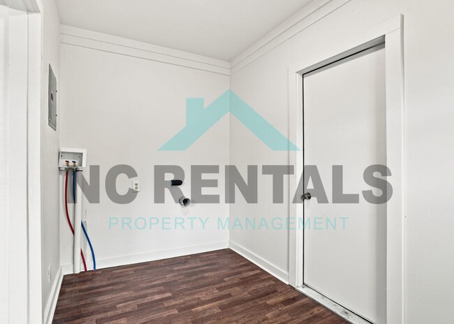 Building Photo - 141 Marthas Ln-