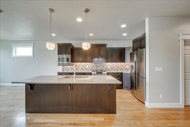 Building Photo - Beautiful Home in Desired Hazelwood Subdiv...