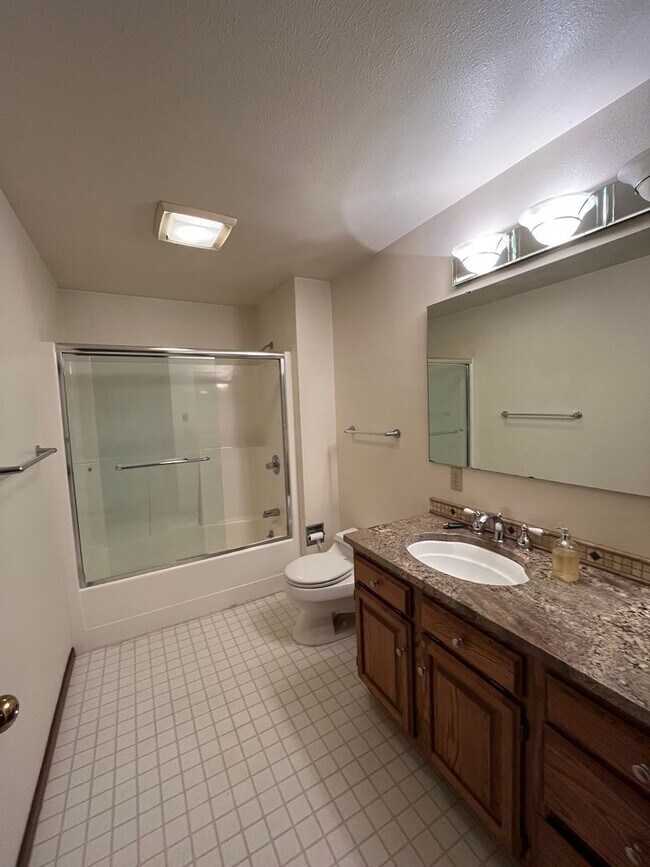 Building Photo - 180 Degree View of Bellingham Bay - Water/Sewer and Gas Included in Rent