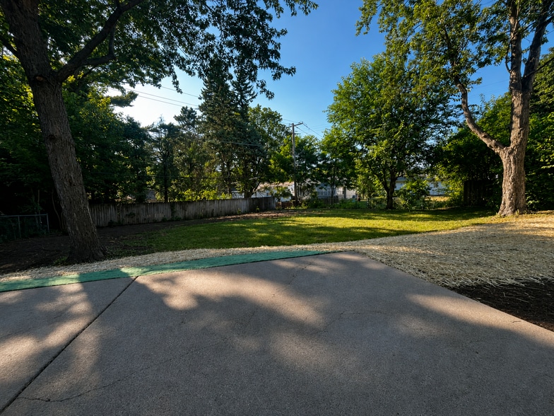 Building Photo - 1607 MacArthur Dr