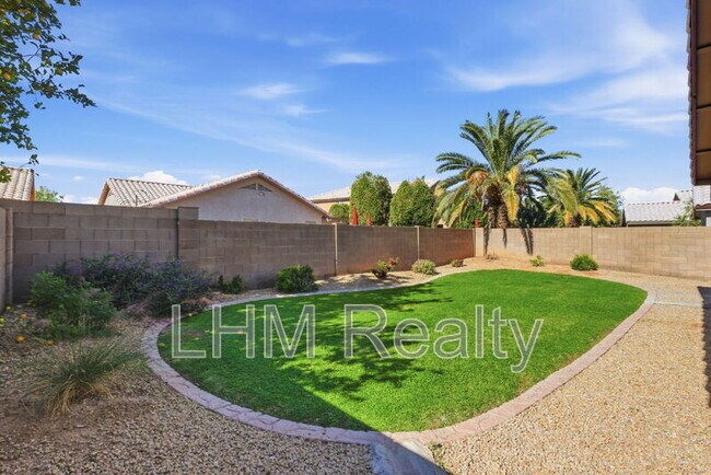 Building Photo - 1146 S Larkspur St