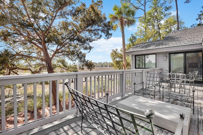 Building Photo - "Coastal Comfort Awaits: Spacious 3-Bed, 3-Bath Furnished Retreat in Moss Creek on the Marsh!"