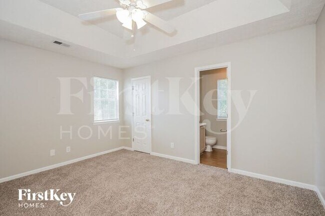 Building Photo - 6165 Pembroke Dr