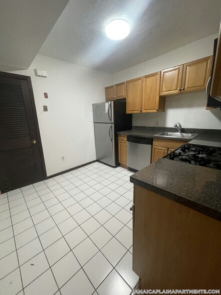 Building Photo - 89 Sheridan St