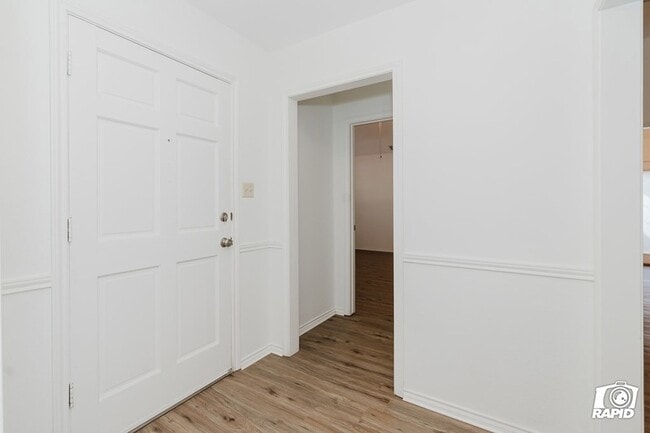 Building Photo - 4911 Sherwood Dr