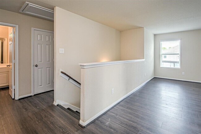 Building Photo - 17822 Aveleigh Ln