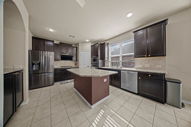 Building Photo - 115 Parkwood Dr