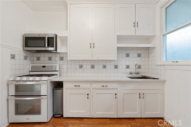 Building Photo - 1325 E Altadena Dr