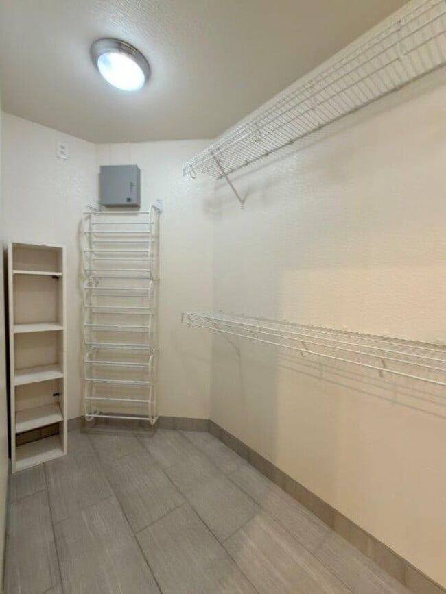 Building Photo - Coveted Napa Yacht Club 3 Bedrooms, 2 1/2 Bathrooms, w/ 1st Level Primary Bedroom/Bath