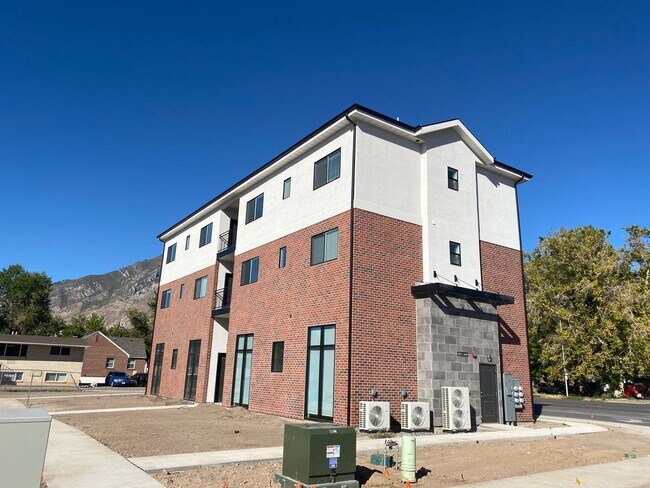 Building Photo - Dickerson 560