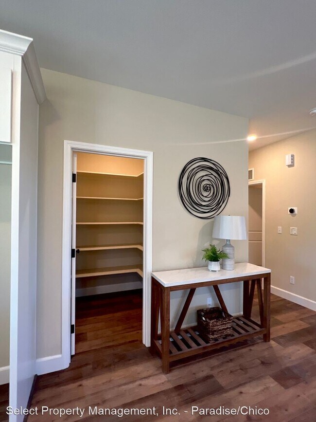 Building Photo - 3 br, 2 bath House - 8654 Skyway