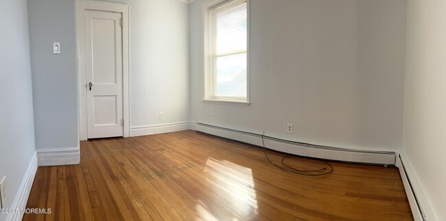 Building Photo - 17 Codington Pl