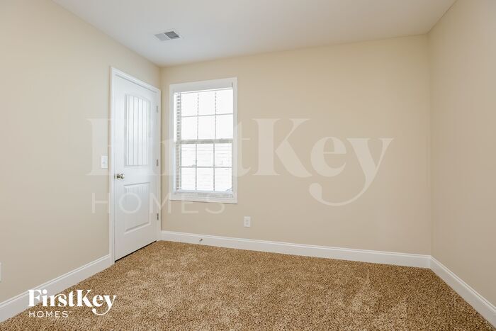 Building Photo - 711 Banister Dr