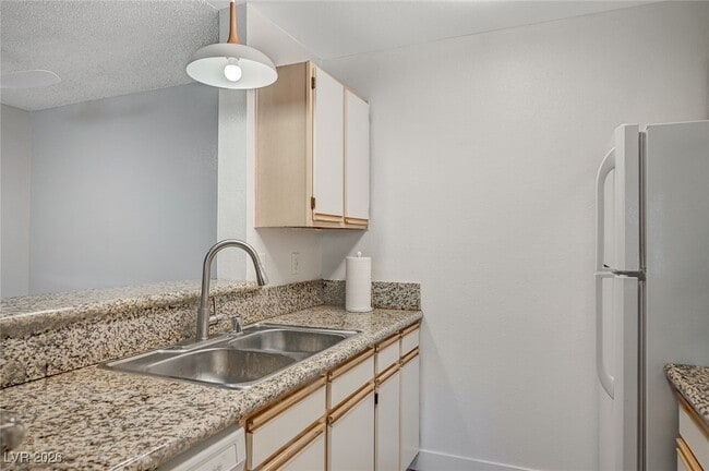 Building Photo - 2200 S Fort Apache Rd