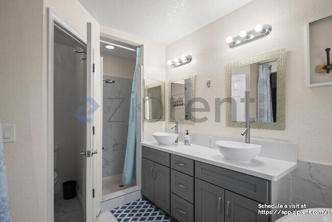 Building Photo - 7898 Gate Way