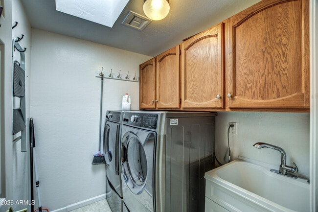 Building Photo - 16518 Lost Arrow Dr