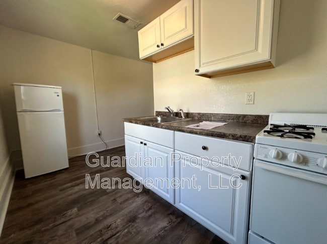 Building Photo - 108 N Buchanan St