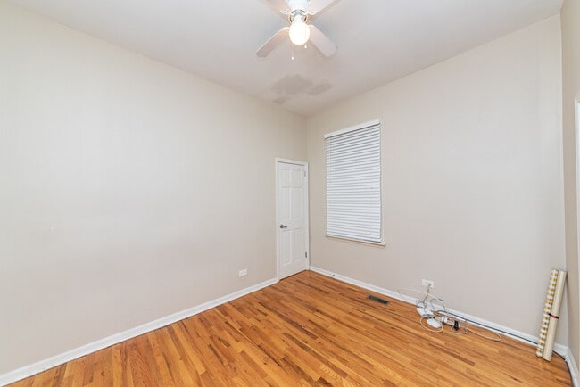 Building Photo - 1431 W Belmont Ave