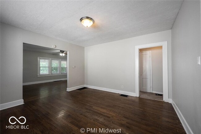 Building Photo - 1529 E Ohio St