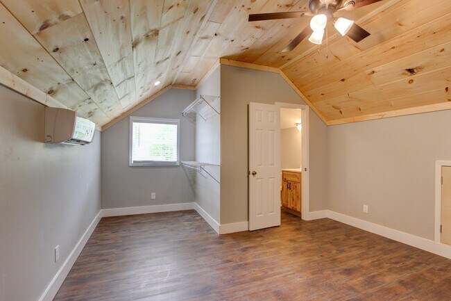 Building Photo - 5821 Highland Lick Rd