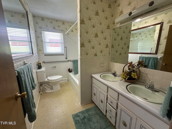 Building Photo - 3655 W Allens Bridge Rd