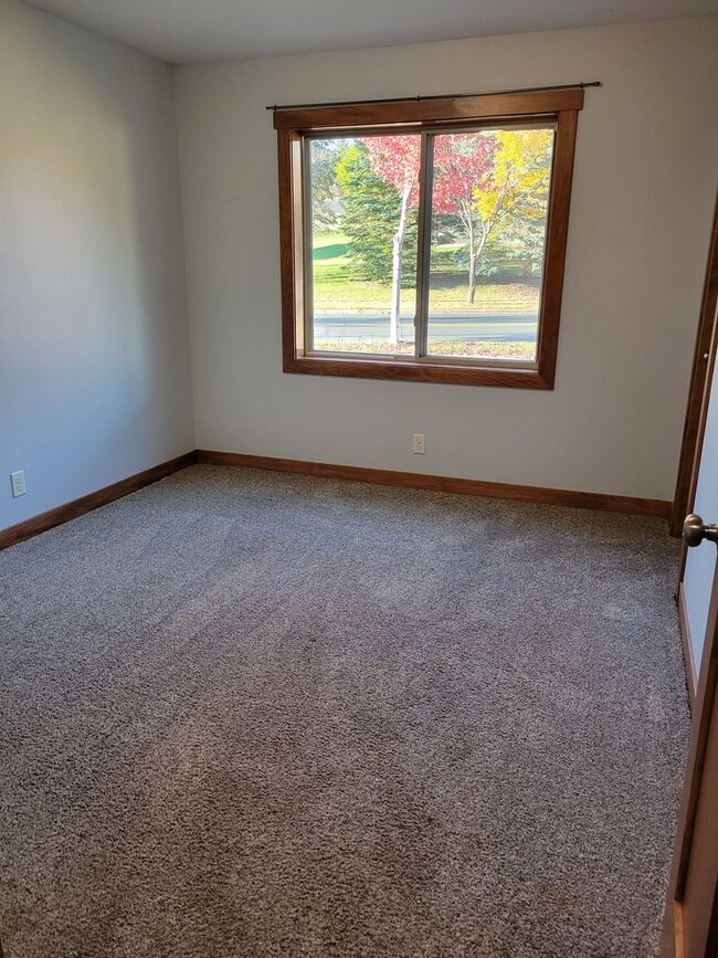 Building Photo - One Level Townhouse