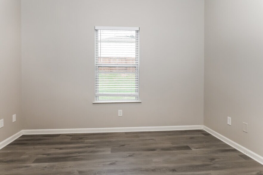 Building Photo - 2009 Farm Hill Ct