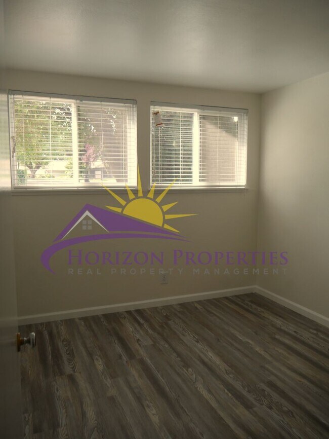 Building Photo - Remodeled 4 Bed 2 Bath 1,483 sqft in Fair Oaks