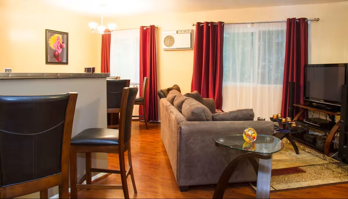 Building Photo - 968 Larrabee St