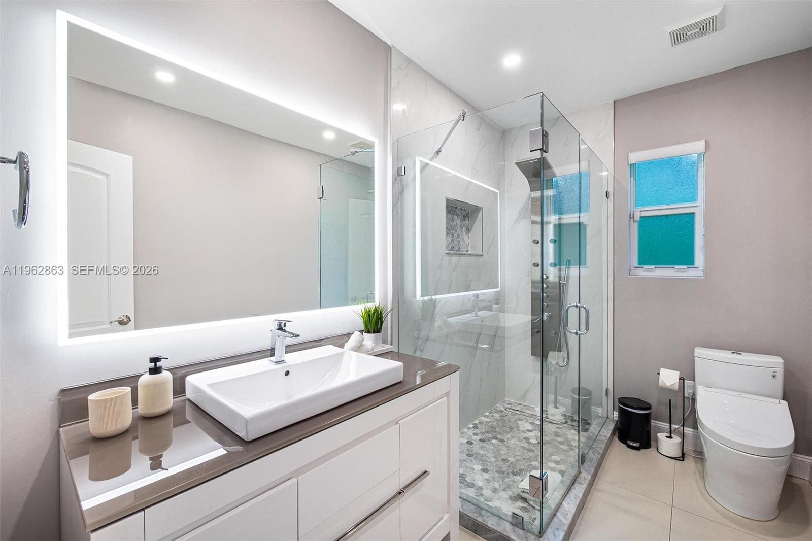 Building Photo - 1019 NE 115th St