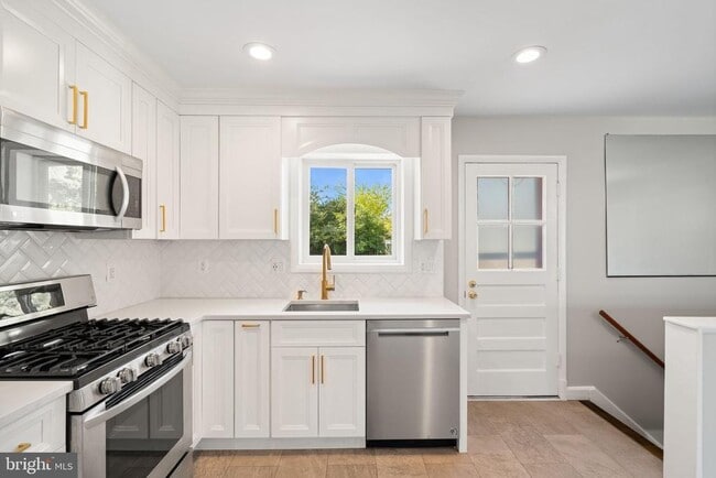 Building Photo - 3908 Melvern Pl