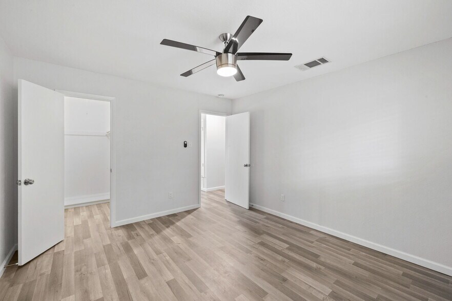 Building Photo - 1805 Mearns Meadow Blvd