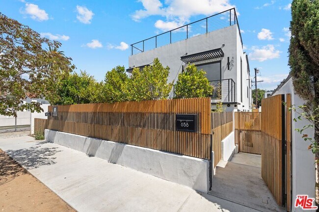 Building Photo - 656 California Ave