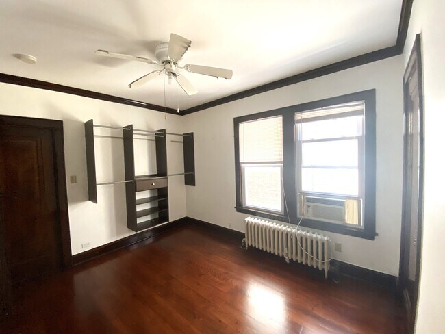 Building Photo - 5434 N Spaulding Ave