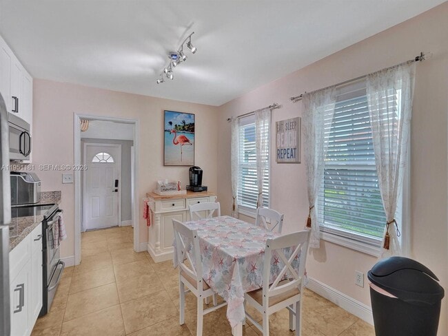 Building Photo - 615 SW 4th Ave