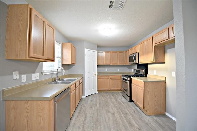 Building Photo - 802 Rubles Ct