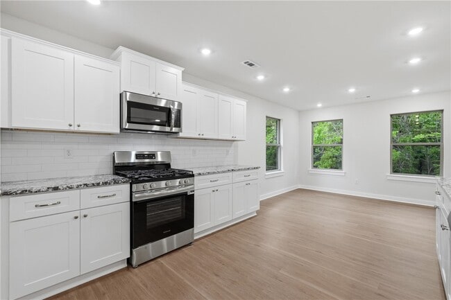 Building Photo - 1315 Valley Dr