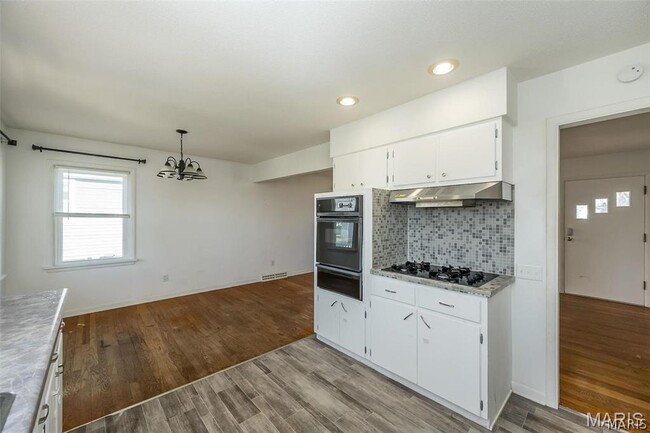 Building Photo - 405 N Moore St