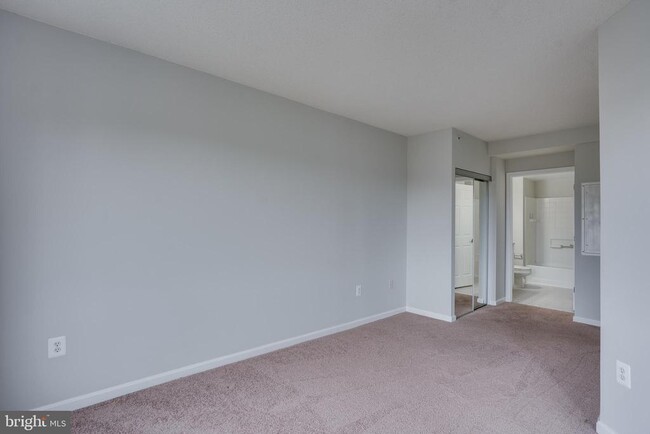 Building Photo - 3101 N Hampton Dr