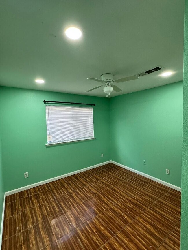Building Photo - NEWLY RENOVATED ARVIN HOME HAVEN