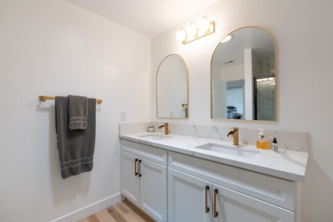 Building Photo - 1025 Plover Way
