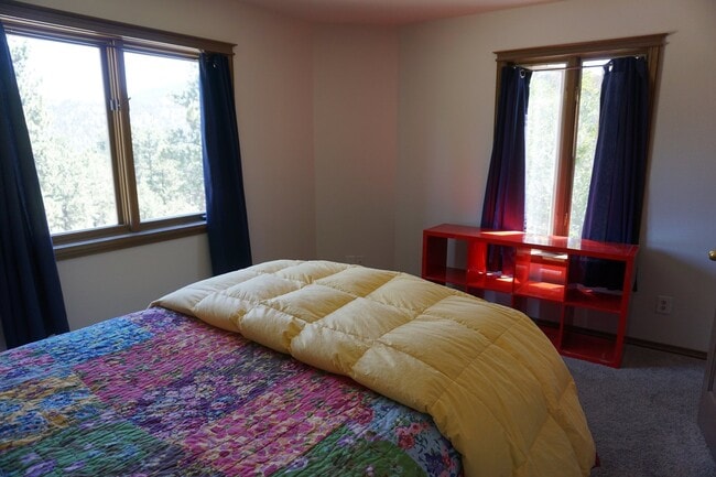 Building Photo - Great House in South Evergreen!! Must See!!