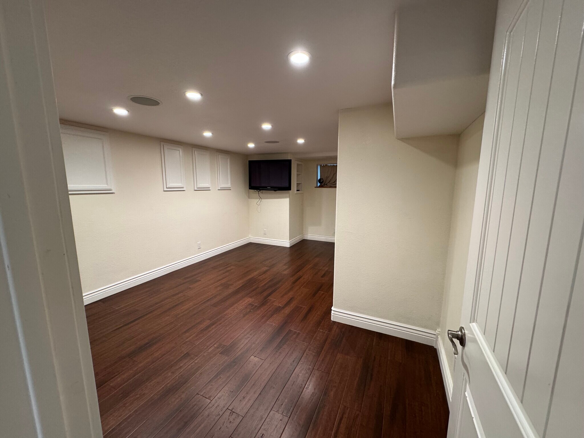 Building Photo - 931 Schiele Ave
