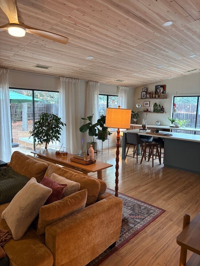 Building Photo - 1-Year Long-Term Rental