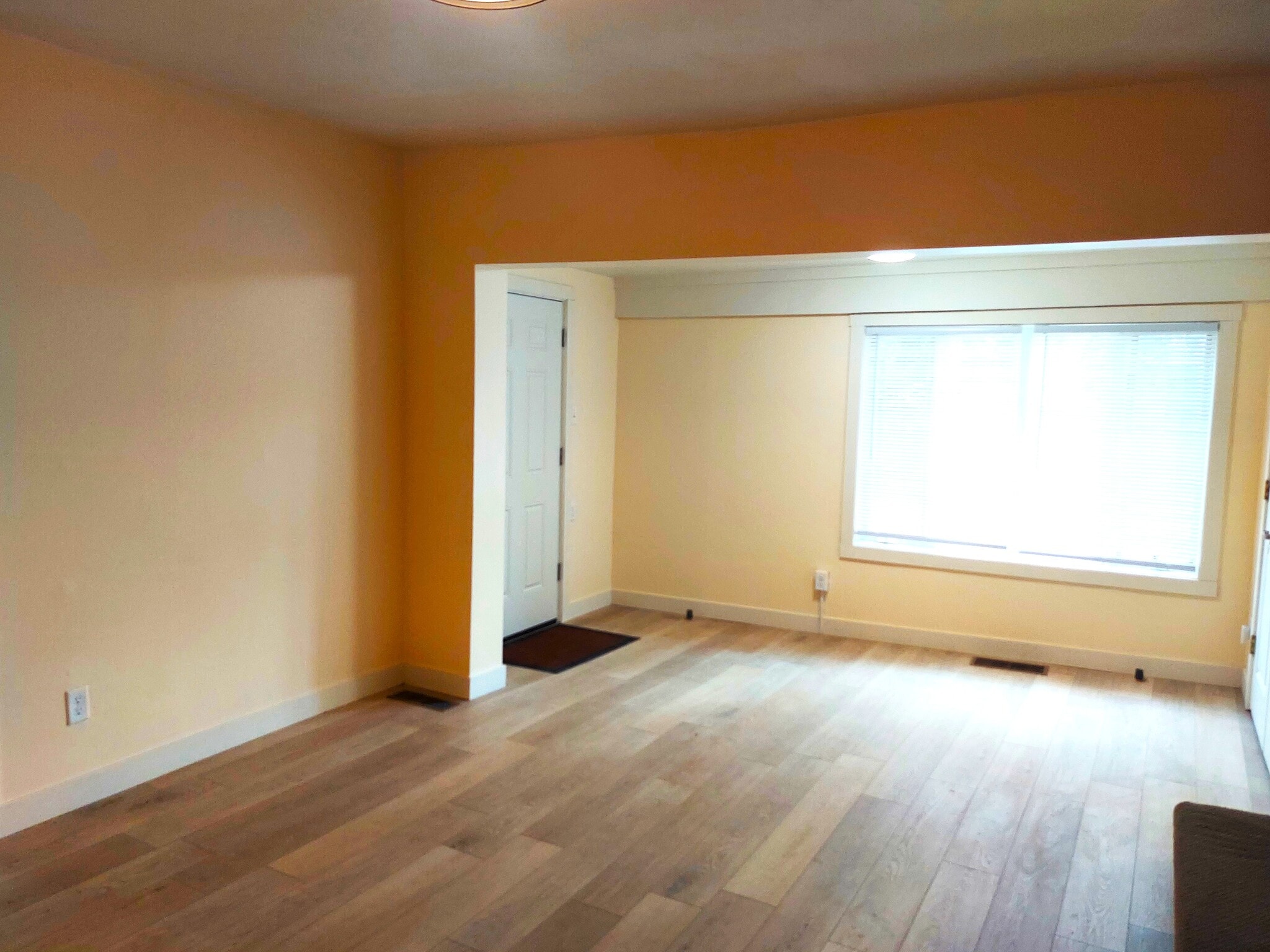 Building Photo - 806 N State St