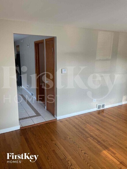 Building Photo - 8725 S Luella Ave