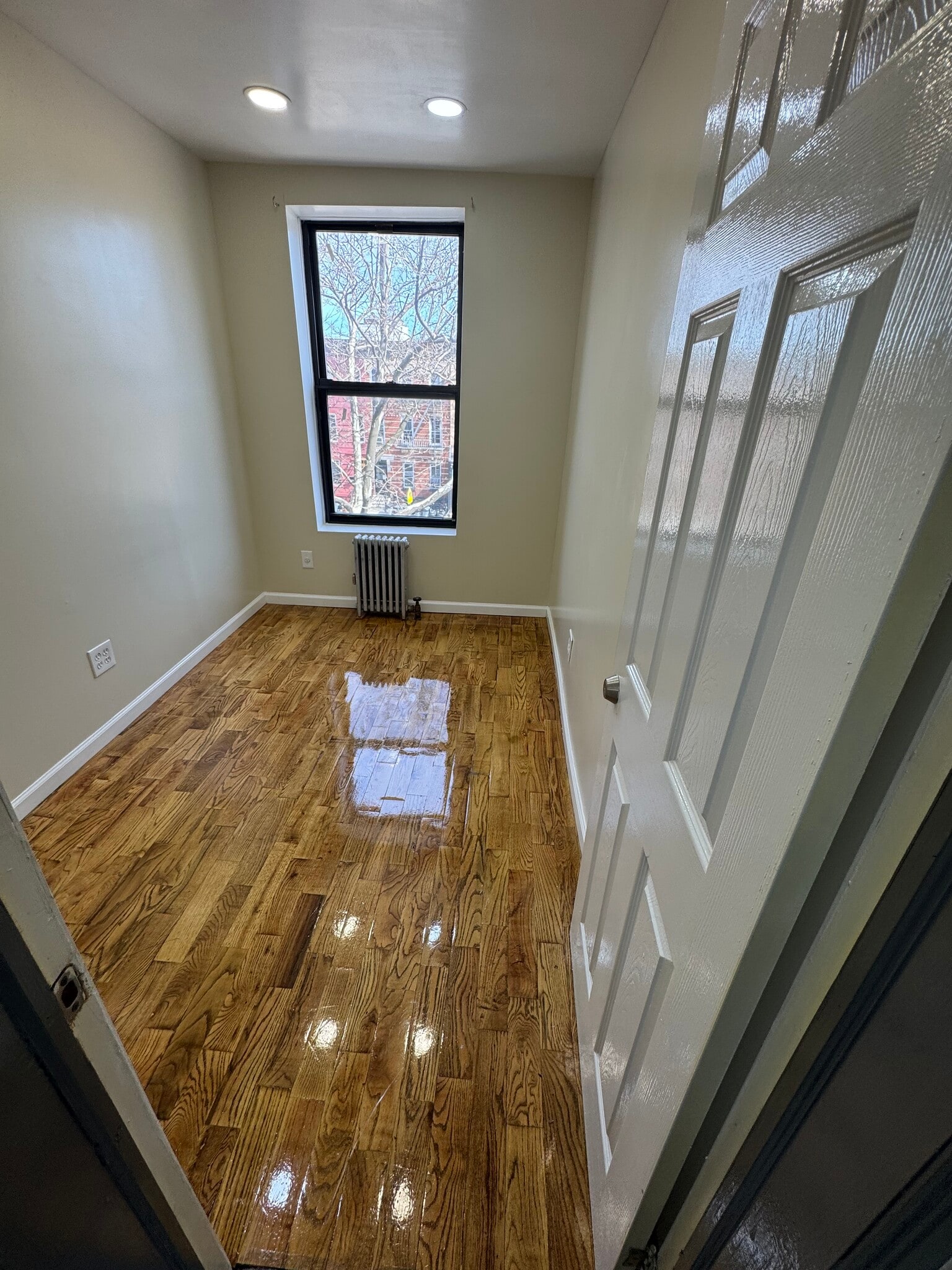 Building Photo - 1885 Eastern Pky